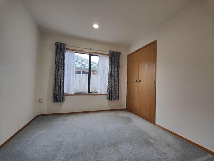8 Auden Close 2369_13