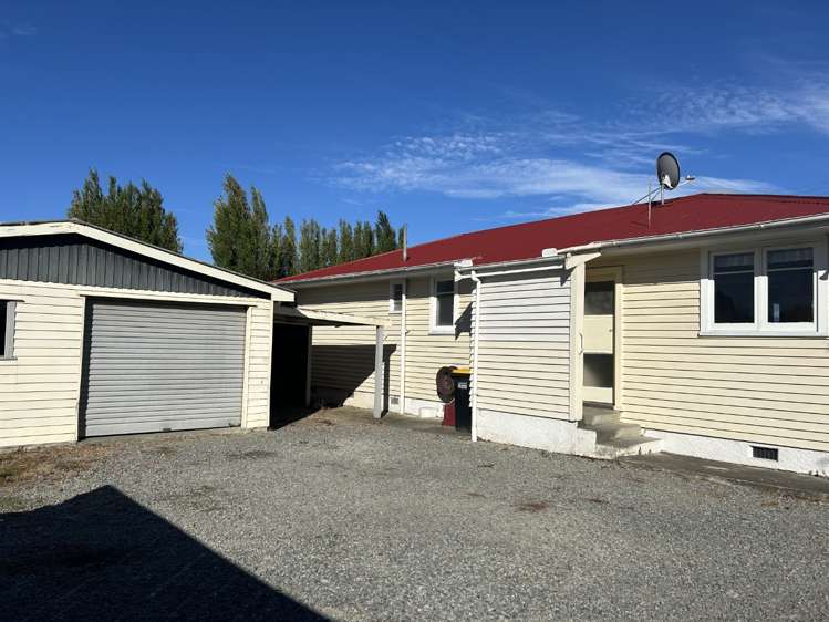 301 High Street South Carterton_10