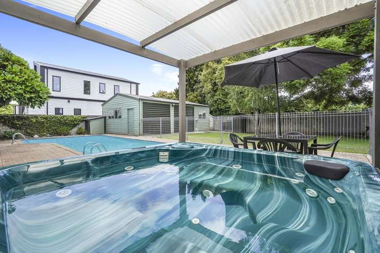 17 Queenwood Avenue Queenwood_1