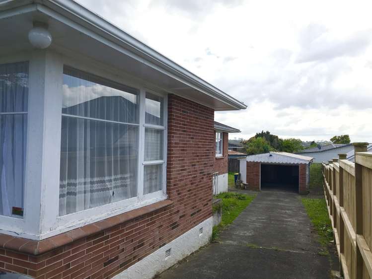 42 Archibald Road Kelston_10