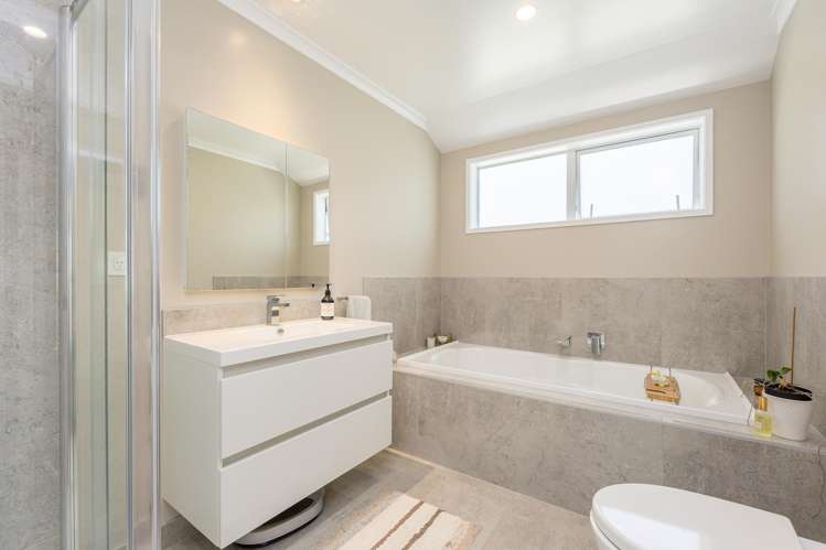 18 Pleasant Way Matakatia_18