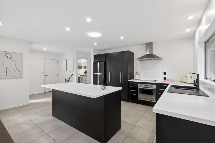 5A Simmonds Grove Greerton_11