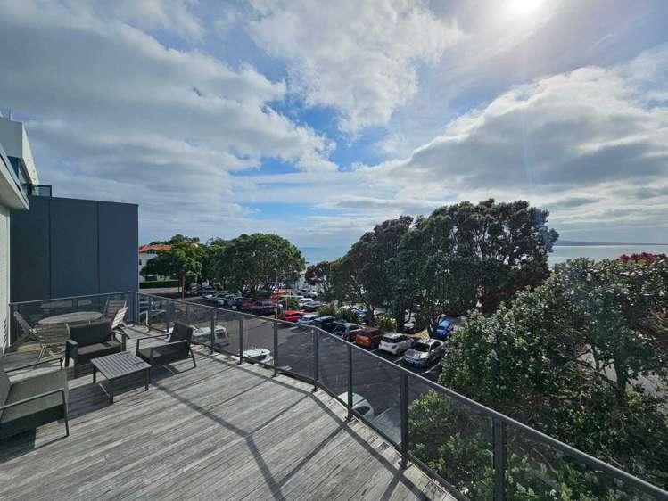 Front/87 Hurstmere Road Takapuna_12
