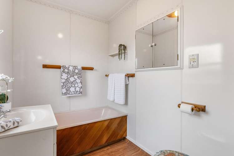 7 Hall Road Matua_15