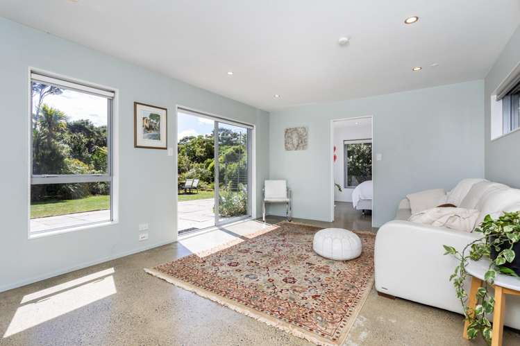 296 Piha Road Piha_19