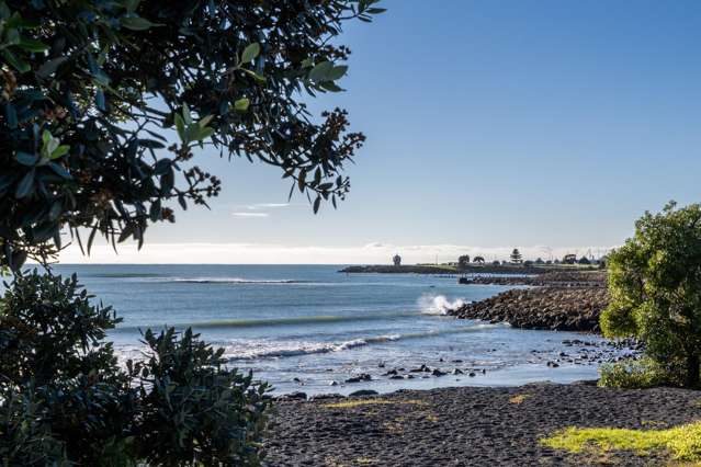 2/24 Charles Street Westshore_3