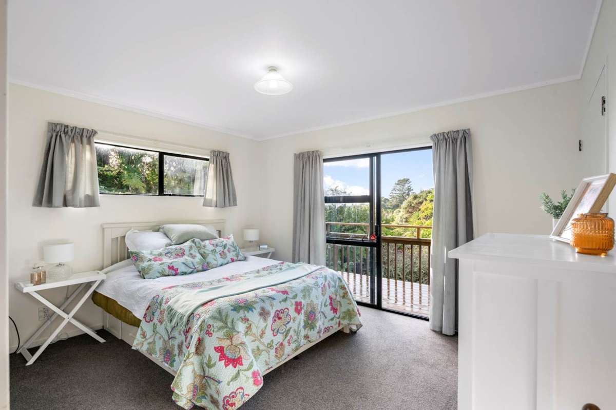 2/64 Langana Avenue_4