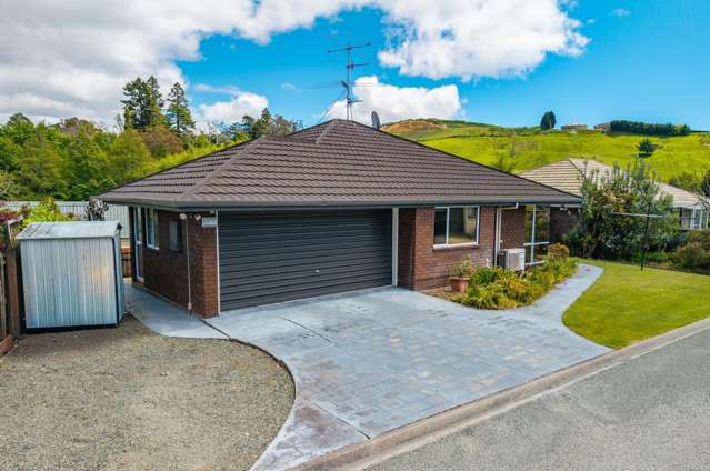 Sunny & Low Maintenance – move in for Christmas