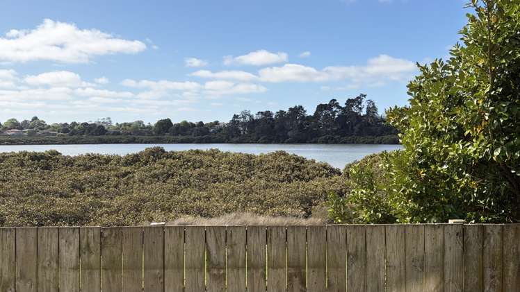 24 Stranraer Crescent Wattle Downs_12