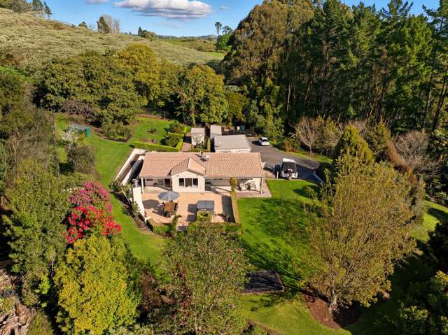 Entertainer’s Dream, Home and Harvest