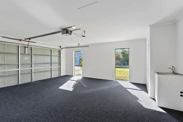 714 Courtenay Road Charing Cross_15