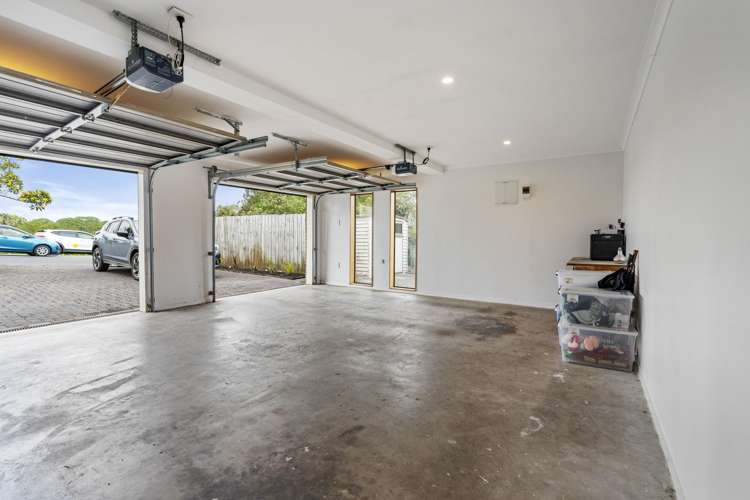 1 Lexington Drive Botany Downs_25