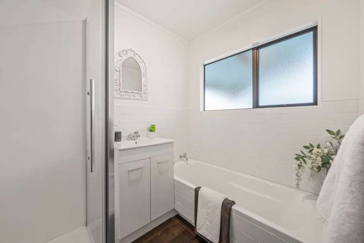 1/123 Athena Drive Totara Vale_10