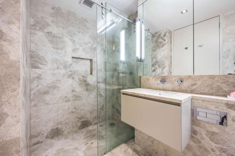 1/45 Tamaki Drive Mission Bay_13