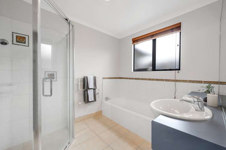 8 Feeny Crescent East Tamaki_17