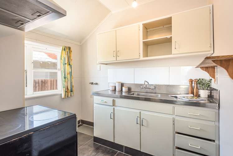 593 Ferry Road Woolston_7