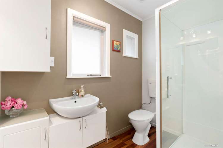 81 Te Atatu Road Te Atatu South_11