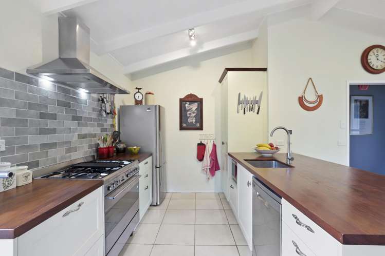 1123 Huia Road Huia_4