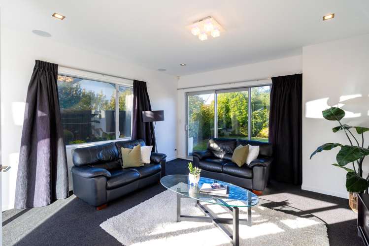 26 Waitikiri Square Parklands_14