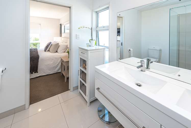 16 Egmont Street Patea_21