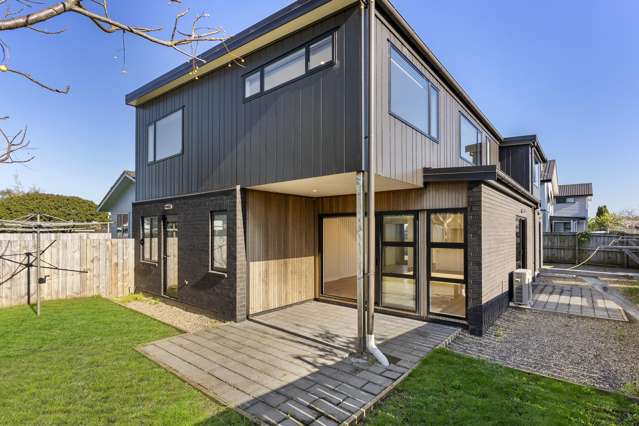 Large 5-Bedroom Home- Owners Relocating!