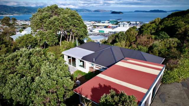 Stunning Harbour Views - Five Bedrooms!
