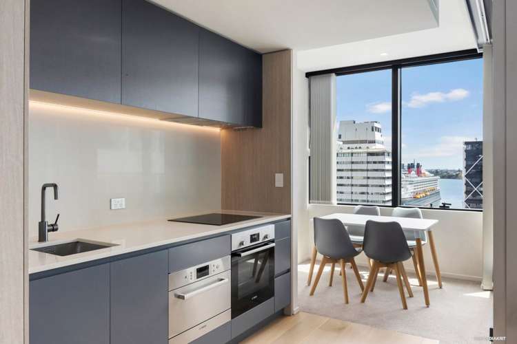 1003/10 Commerce Street City Centre_4