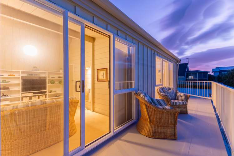 115 Field Way Waikanae Beach_1