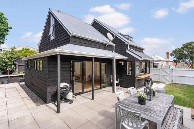 Last Weekend to View!  Modern & Low Maintenance!