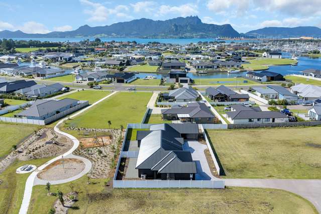 Coastal Living with Private Guest Suite – Minutes to the Marina
