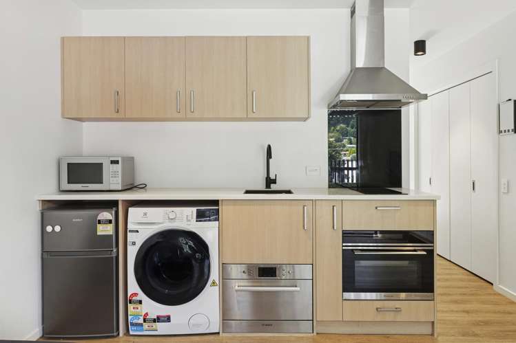 21B/135 Hallenstein Street Queenstown_2