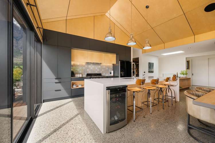 37 Pendeen Crescent Jacks Point_10