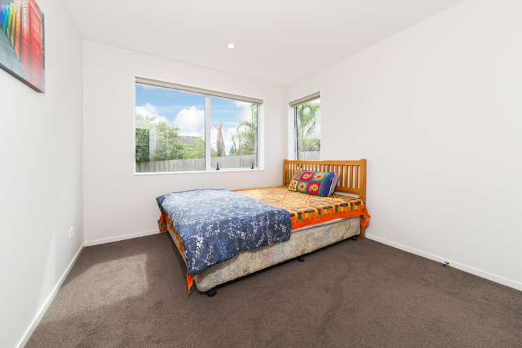 49 Leo Street Glen Eden_11