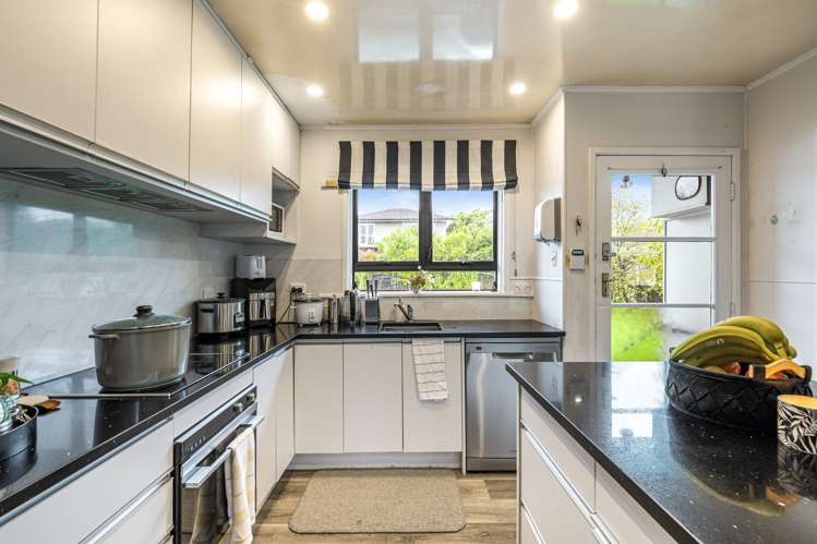 20 Matapouri Road Mangere Bridge_8