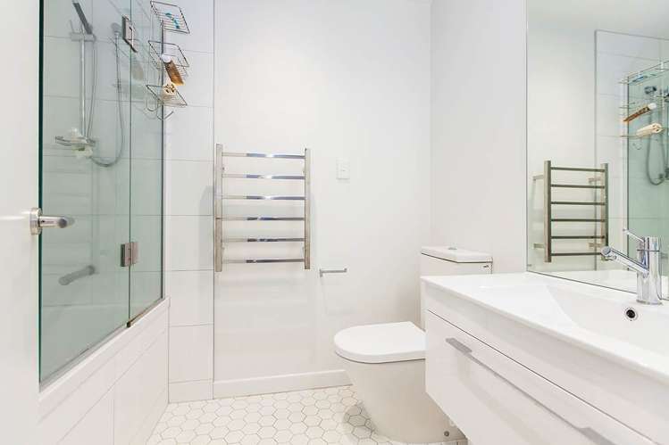 5 Kaihua Terrace Mangere Bridge_13