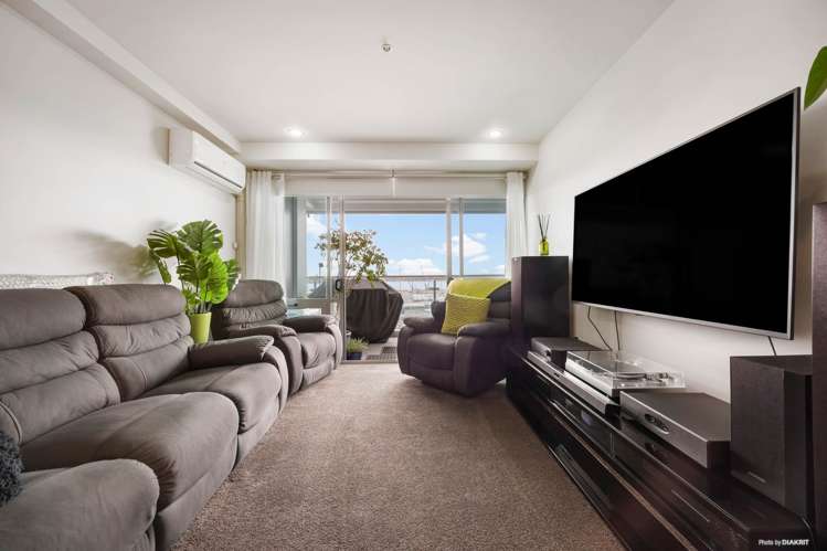 1004/30 Beach Road_2