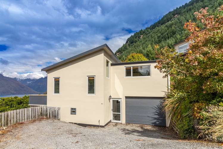 19a Arawata Terrace Fernhill/Sunshine Bay_15