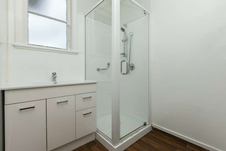 42 Colenso Street Sumner_9