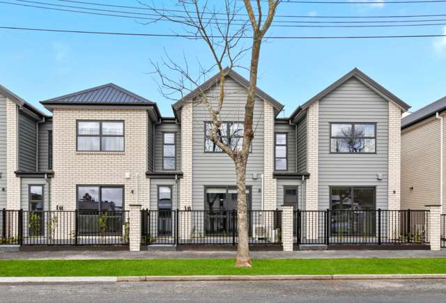 3 Bedroom 3 Bathroom in sought after Hamilton East