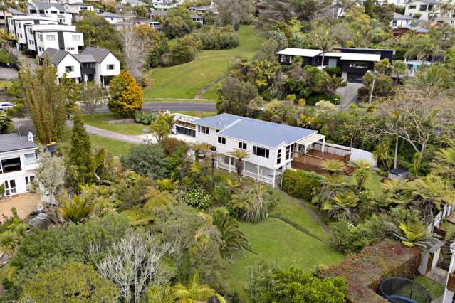 FOOTSTEPS TO THE BEACH - IGNORE THE CV