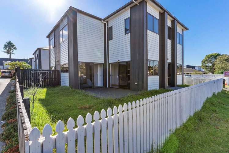 1/75 Aranui Road Mount Wellington_14