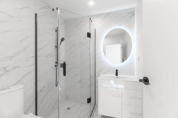 2/52 Rua Road Glen Eden_11