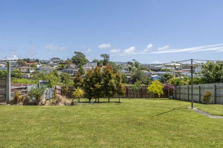 16 Waihora Crescent Waitangirua_14