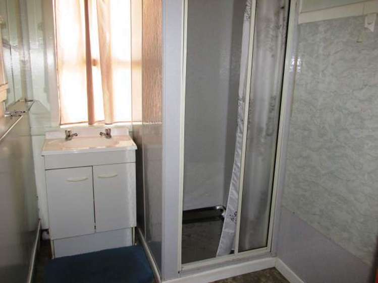 1 Ross Street Reefton_12