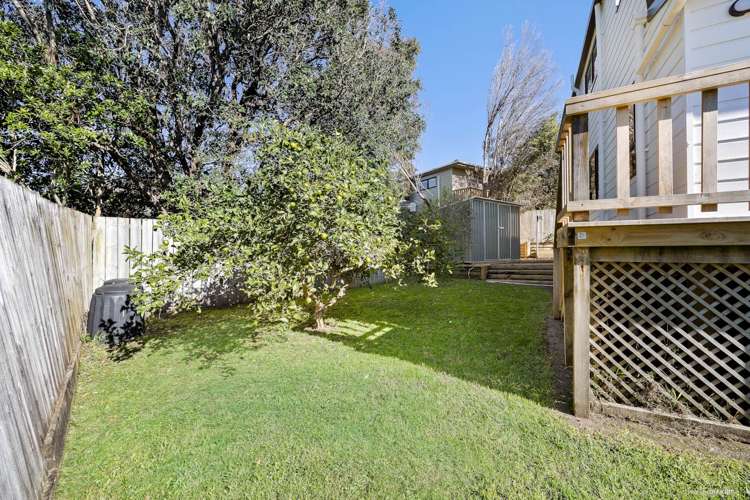 2/12 Spears Place Botany Downs_23