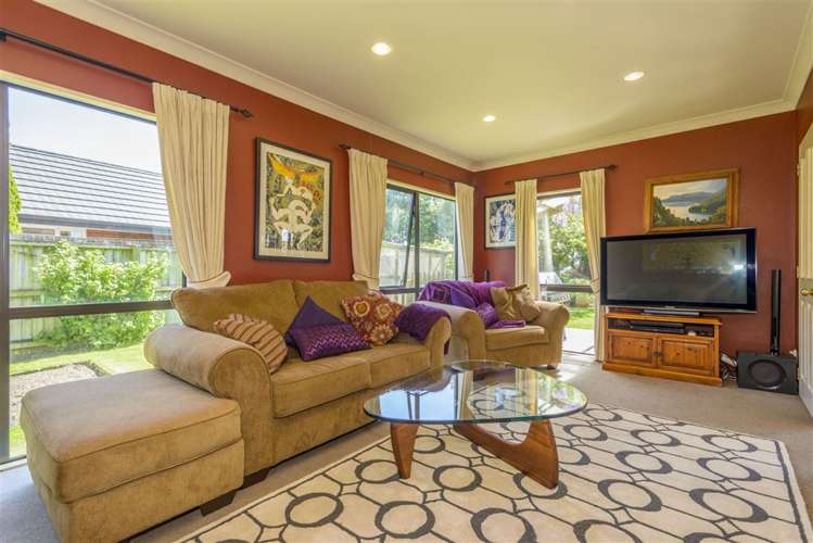 55 Travis Country Drive Burwood_10