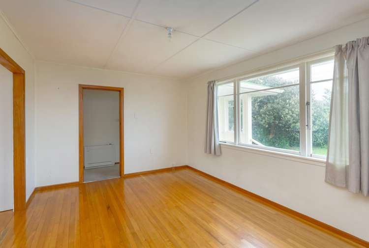 38 Woodward Street East_4