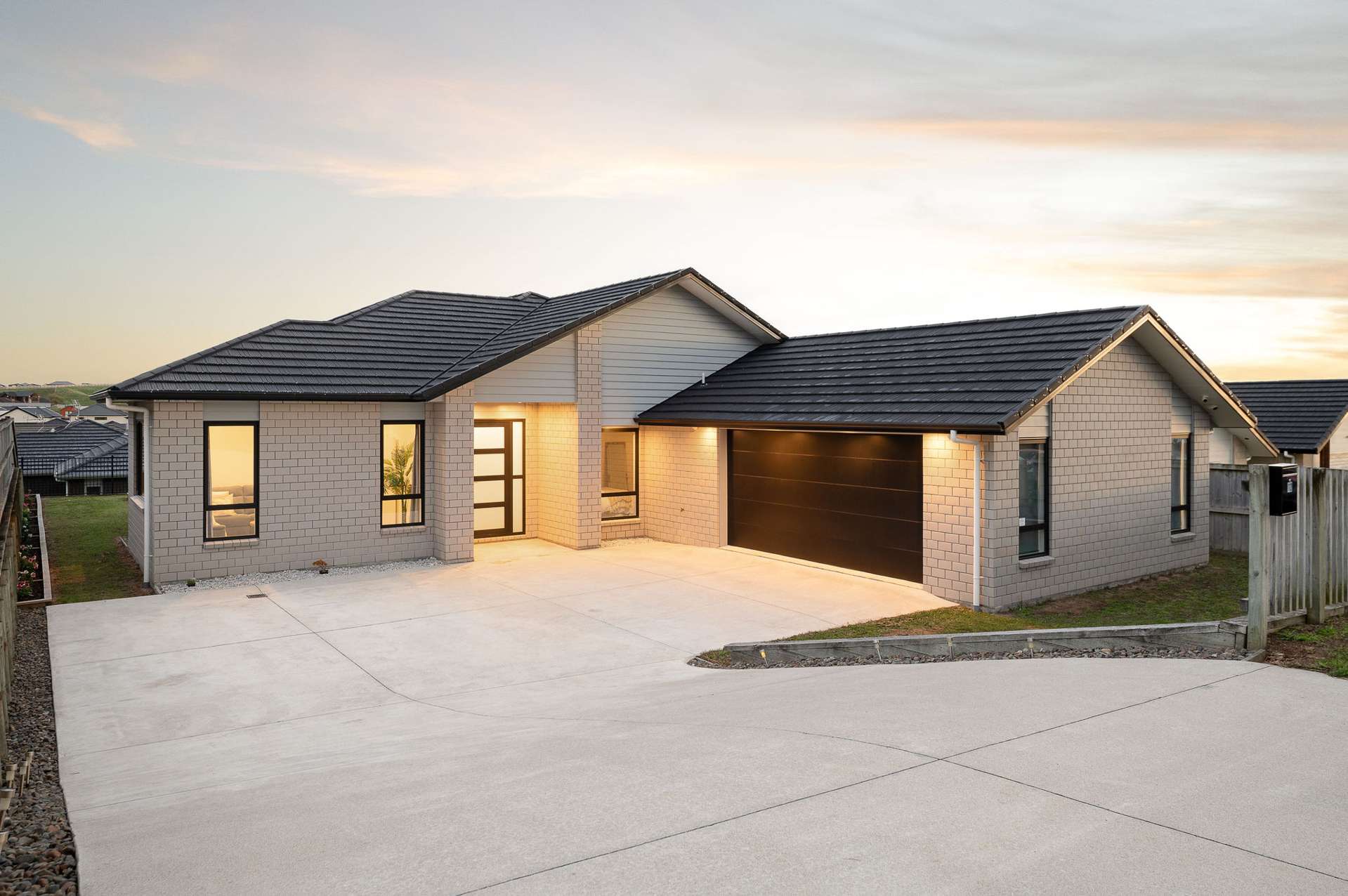 12 Paiaka Place Rototuna North_0