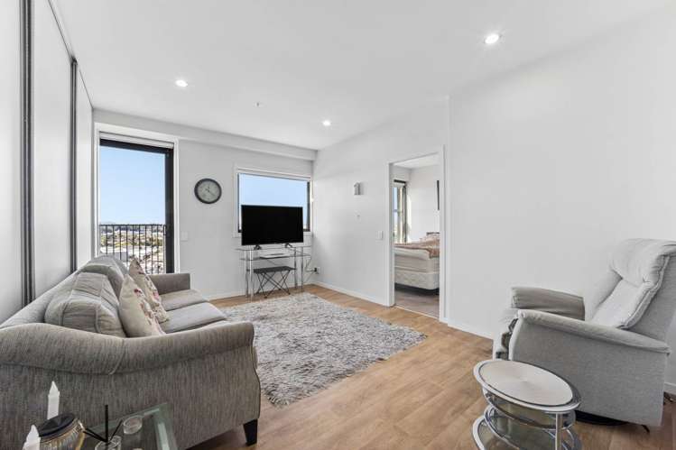 1211/20 McCrae Way New Lynn_2