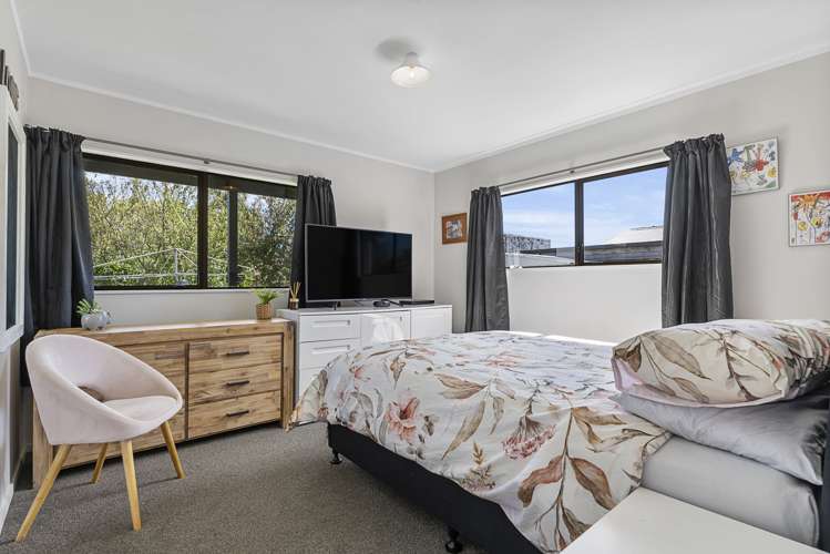 79b Beach Road Pahurehure_6